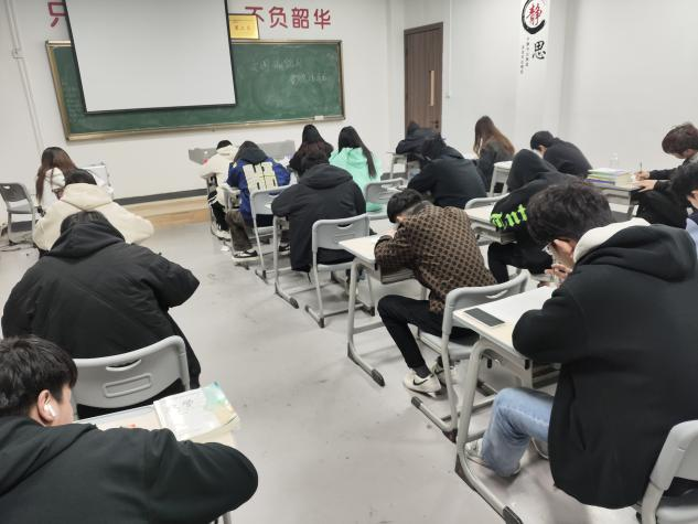 文明之花在校园内处处绽放